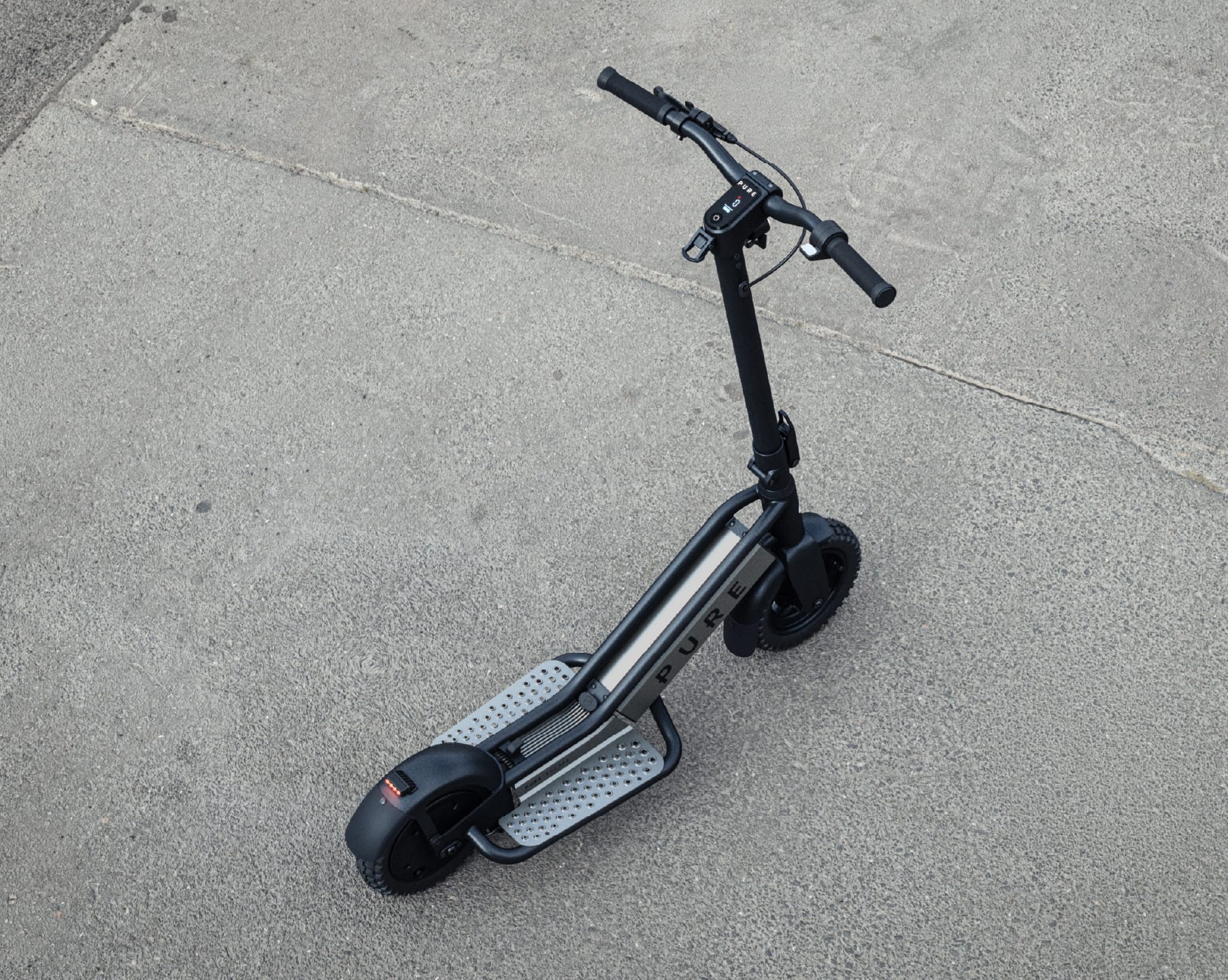 Pure Scooter Black & Gunmetal Escape